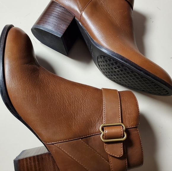 Aerosoles Heelrest Leather Bootie 7.5 med - Picture 2 of 14